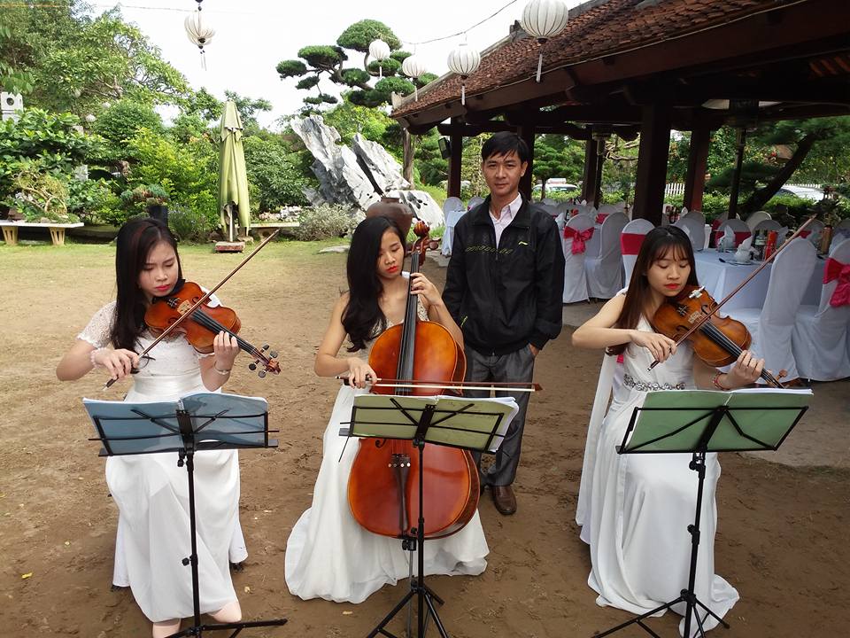 Cho thuê nữ nhạc công violin trong chương trình " Chào xuân mới 2021" tại Hà Nội